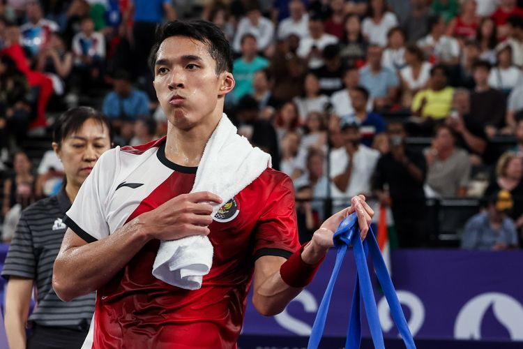 Jojo, sapaan akrab tunggal putra Indonesia, Jonatan Christie, kalah dari wakil India, Lakshya Sen, dalam matchday terakhir fase Grup L Olimpiade 2024.(PBSI/Badmintonphoto/Yohan Nonotte)